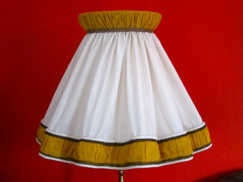 Rockschirm Stoff weiß genaeht