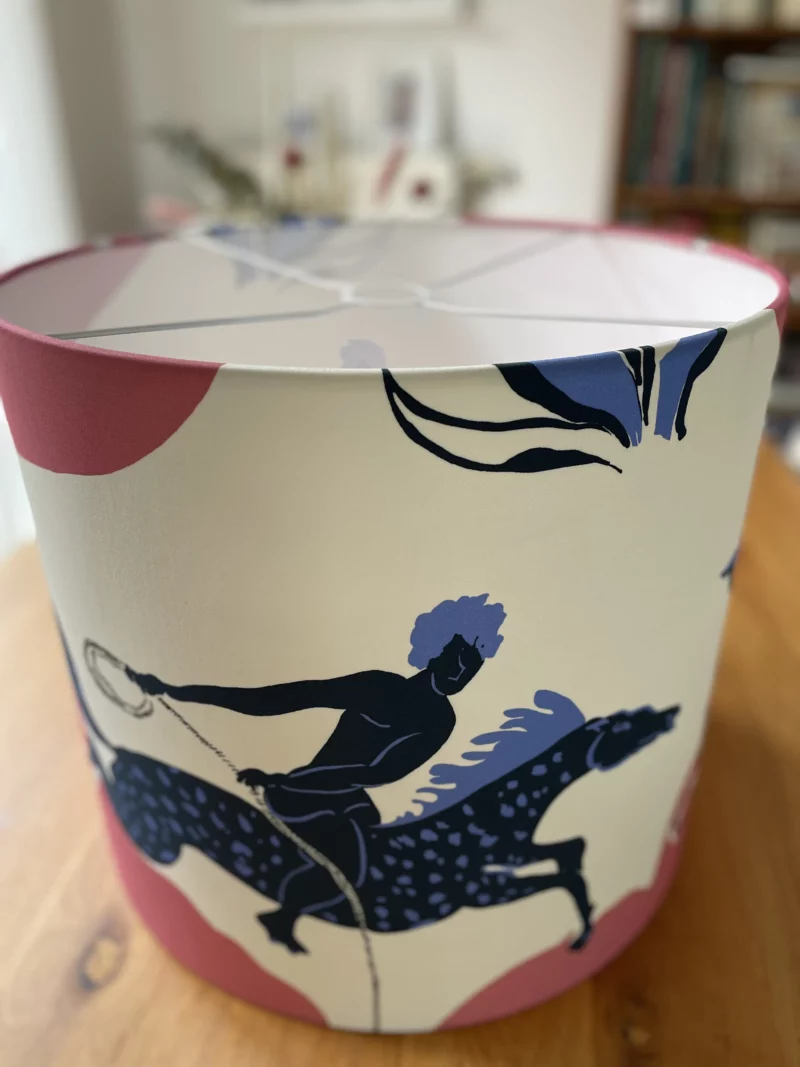 Lampenschirm rund Stoff mit Reiter Motiv