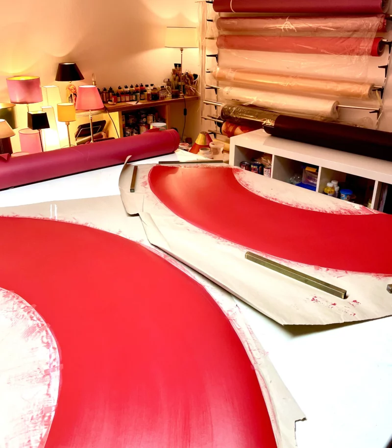 Lampenschirm rot gefaerbt