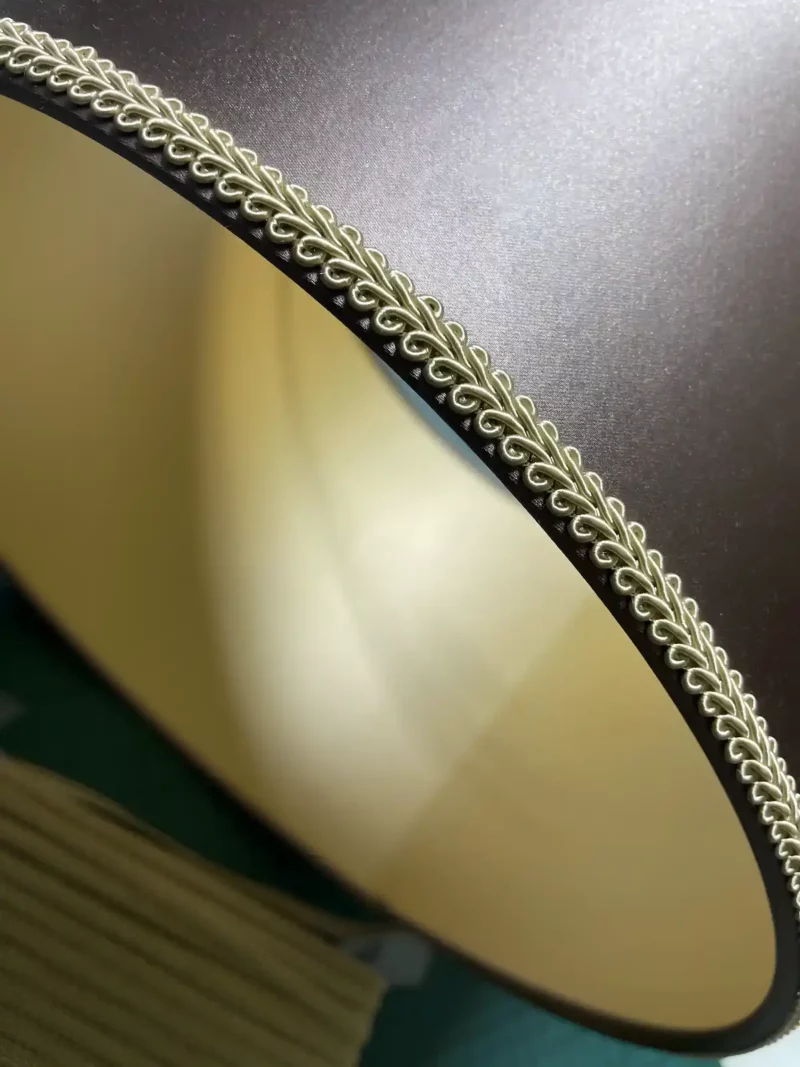 Glaenzender Lampenschirm Mit Verzierungen